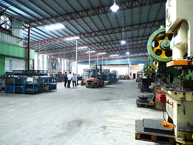 脚轮万向轮冲压车间