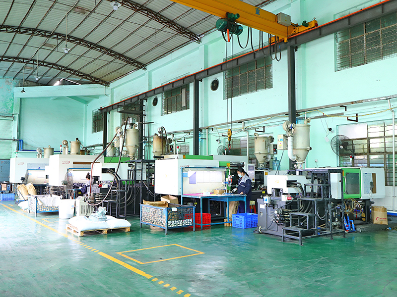 脚轮万向轮注塑车间