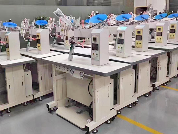 低重心型脚轮口罩机设...