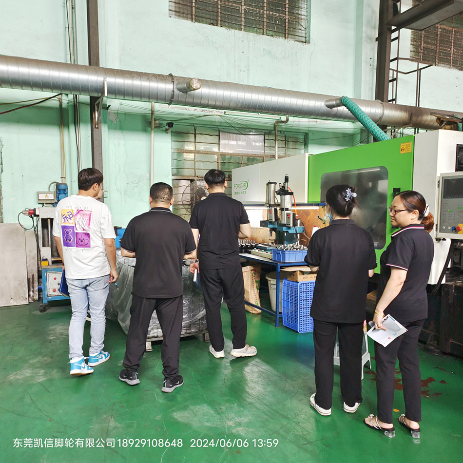 韩国客户来访工厂参观考察凯信脚轮厂家,凯信脚轮,脚轮厂家,脚轮源头厂家,脚轮厂