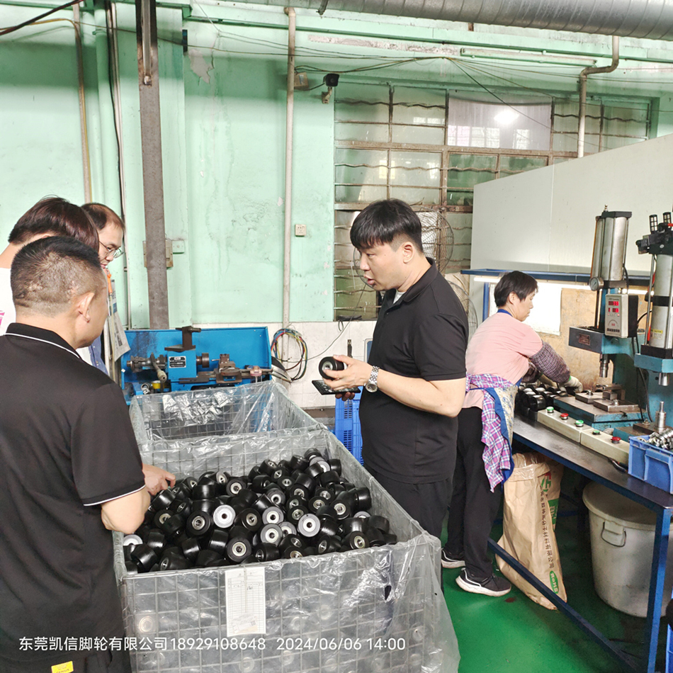 韩国客户来访工厂参观考察凯信脚轮厂家,凯信脚轮,脚轮厂家,脚轮源头厂家,脚轮厂