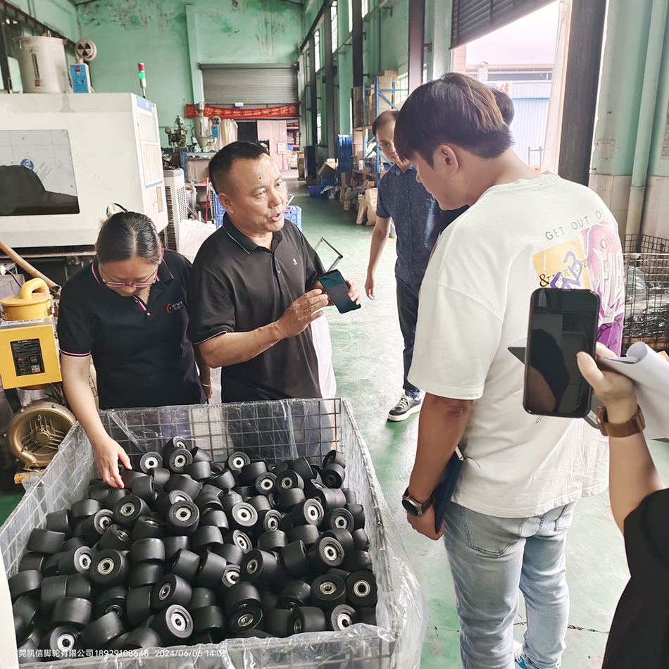 韩国客户来访工厂参观考察凯信脚轮厂家,凯信脚轮,脚轮厂家,脚轮源头厂家,脚轮厂